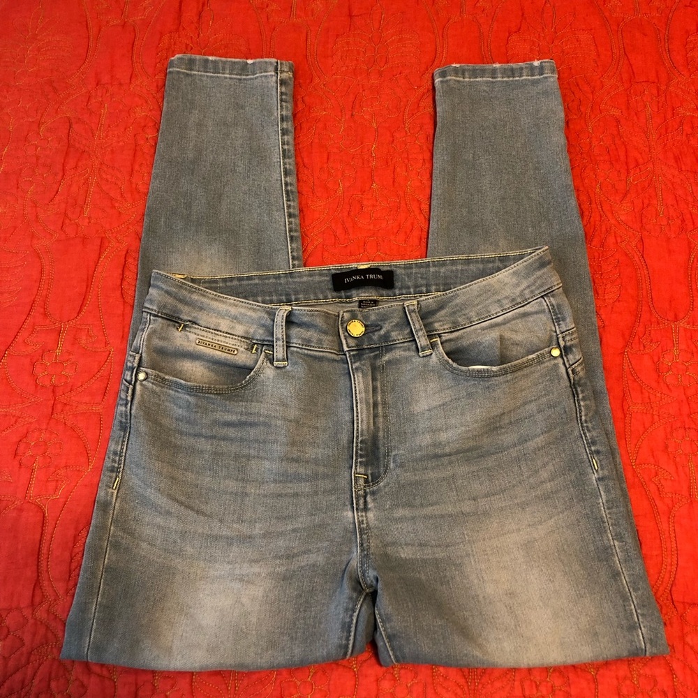 Light wash sculpt jeans